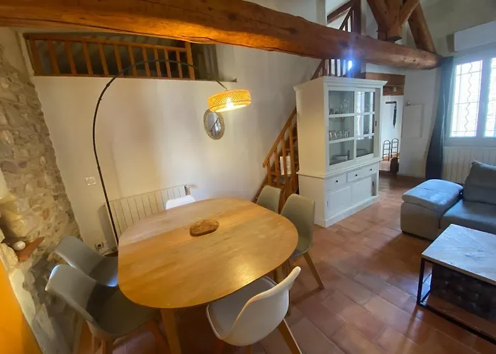 Apartment Cocon De L'ecusson, 3 Avec Clim